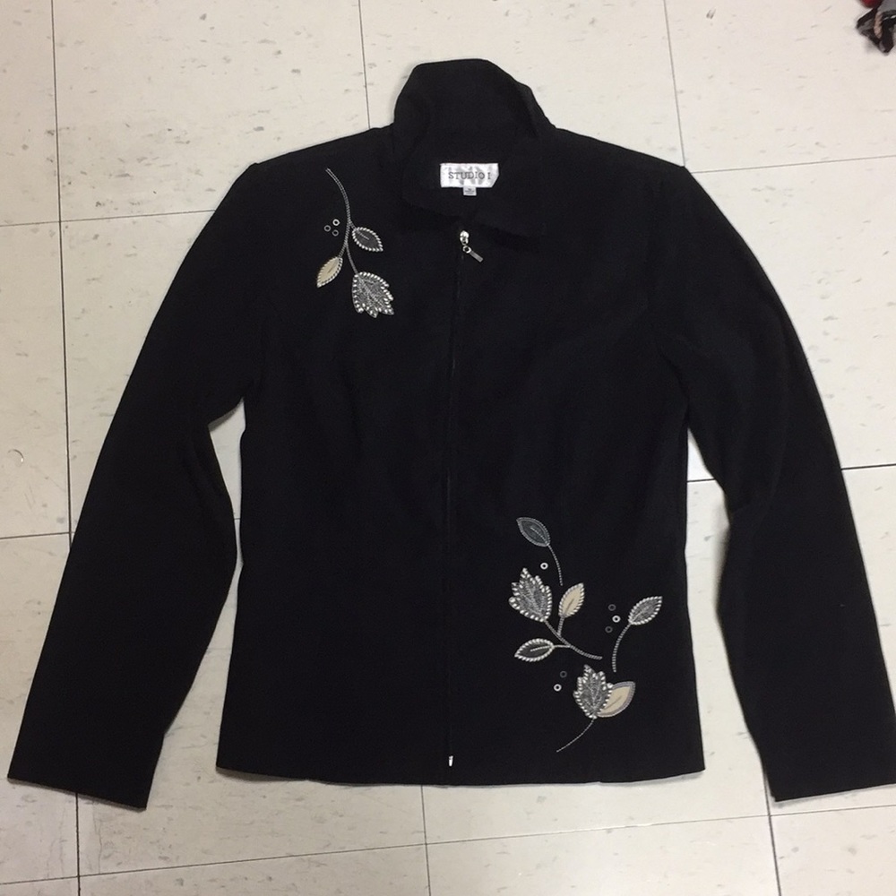 Detailed Embroidered Long Sleeve Black Zip Up